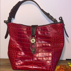 Dooney & Bourke Red croco logo lock sac